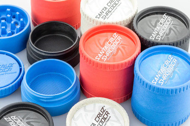 Santa Cruz Shredder 4pc Medium Hemp Grinder - 16ct